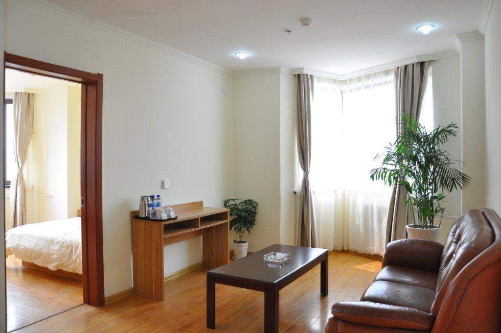 Super 8 Hotel Qingdao Railway Station Gui Zhou Road الغرفة الصورة